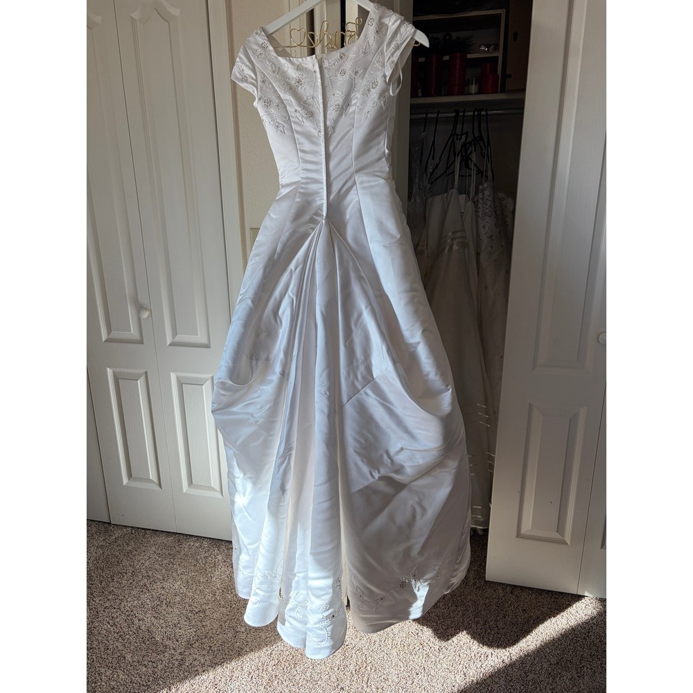 Michaelangelo for David's Bridal MD28 Satin Wedding Dress –‎ Size 0 – Unaltered